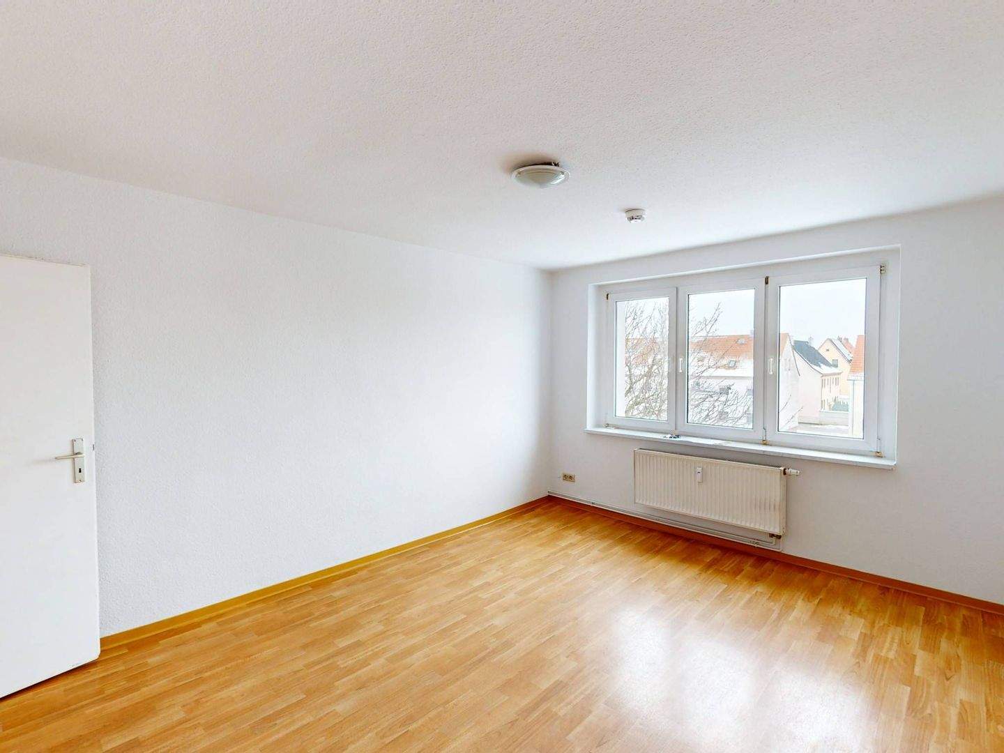 Gemütliche 3-Zimmer-Wohnung mit viel Helligkeit und Tageslichtbad – Wittenberg – Vorschaubild 2