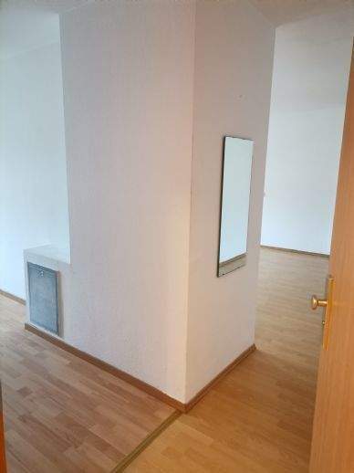 Geräumige Dachgeschoss-Wohnung mit Badewanne, Tageslichtbad und Einbauküche! – Halle (Saale) – Vorschaubild 4