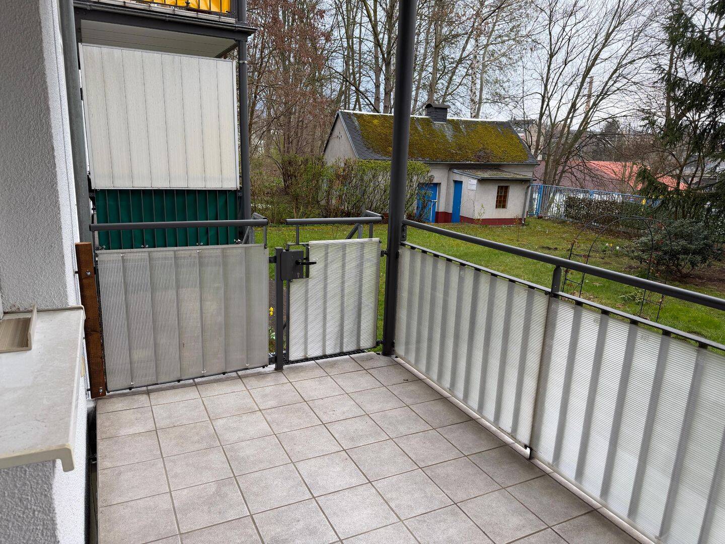 Bad mit Fenster, großer Balkon, mit Gartenantei, und Stellplatz – Chemnitz – Vorschaubild 4