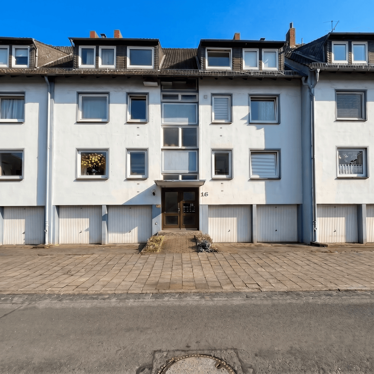 Sanierte 3-Zimmer Wohnung mit Garage und Keller!
