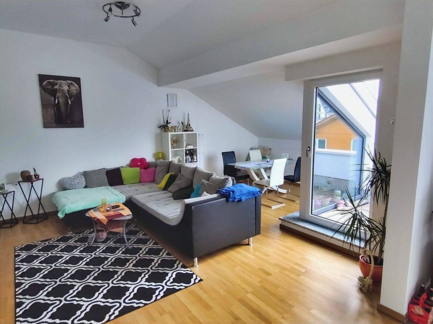 Attraktive 3-Zimmer-Wohnung mit sonniger Dachterrasse in Ebersberg – Ebersberg – Vorschaubild 3