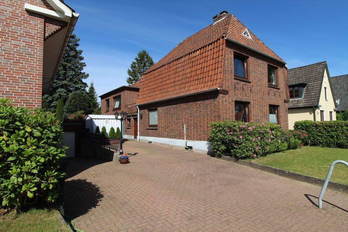 3-Familienhaus in sehr guter Lage – 22589 Hamburg – Bild 1 von 4