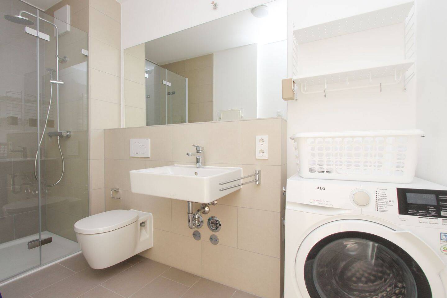 Möblierte 2-Zimmer-Wohnung mit Terrasse und Loggia – München – Vorschaubild 8