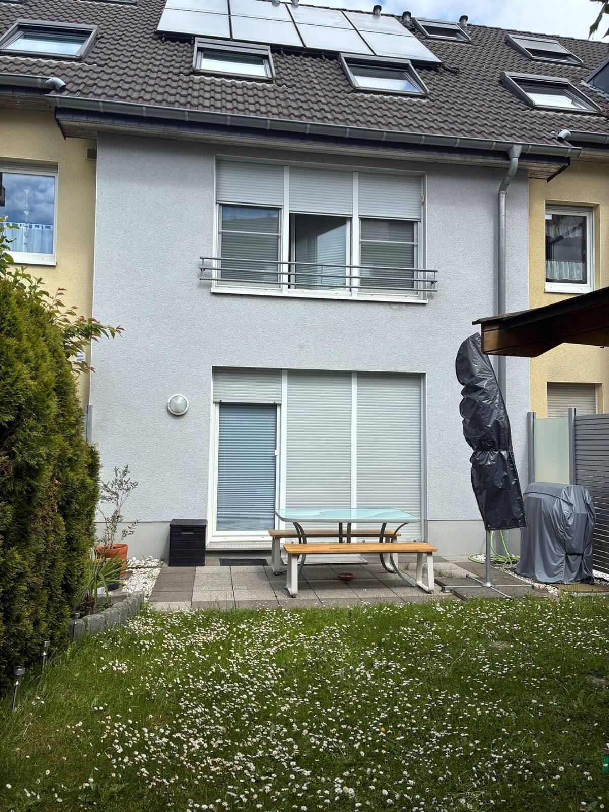 Vollmöblierte Maisonette-Wohnung mit umzäuntem Privatgarten, Terrasse, Keller/Hobbyraum&Pkw-Stellpl. – 42897 Remscheid – Bild 1 von 7