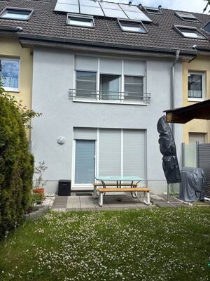 Vollmöblierte Maisonette-Wohnung mit umzäuntem Privatgarten, Terrasse, Keller/Hobbyraum&Pkw-Stellpl.