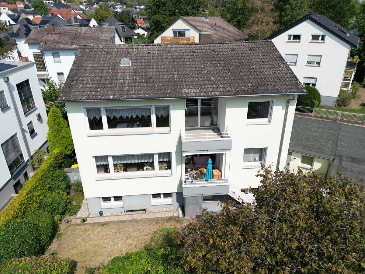 Freistehendes Zweifamilienhaus mit Garten und Garage - tolles Zuhause mit vielfältigen Möglichkeiten – 60388 Frankfurt am Main – Bild 1 von 9