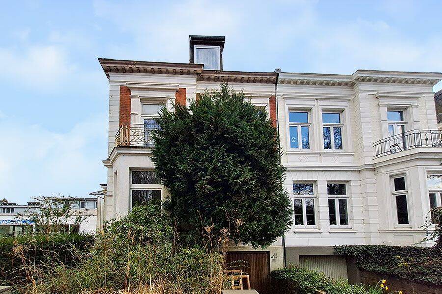 Sanierungsbedürftige Altbauvilla mit 2-3 Wohneinheiten in bester Lage nahe des Lübecker Stadtparks!