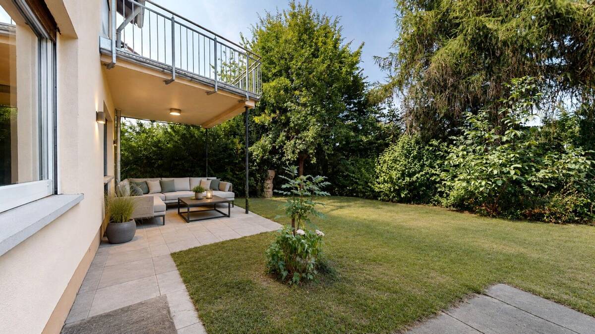 Großzügiges Einfamilienhaus mit ca. 248 m² Wohnfläche zzgl. ca. 72 m² Gewerbe-/Einliegerbereich – 60435 Frankfurt am Main – Bild 1 von 9