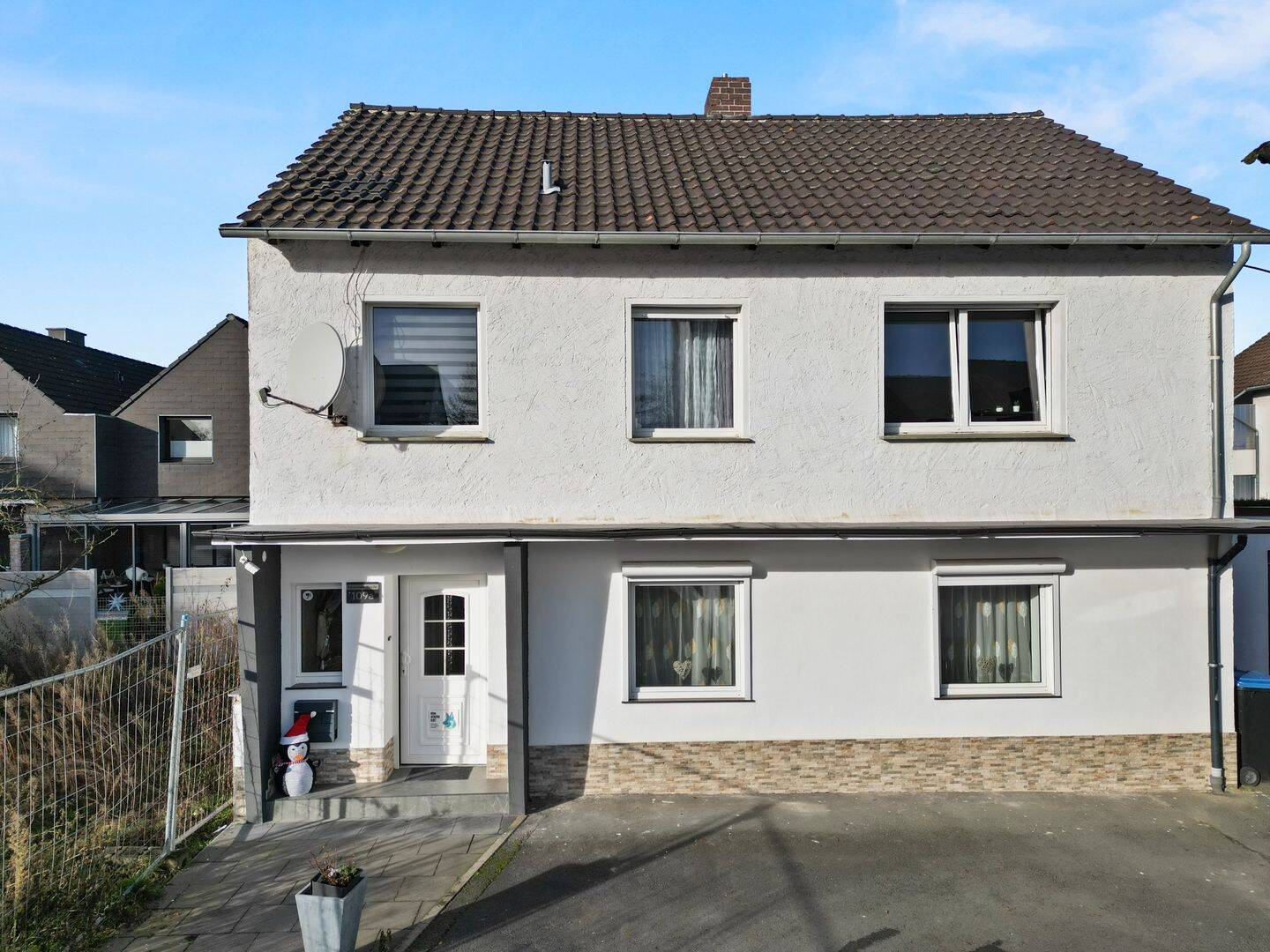 Gepflegtes Einfamilienhaus mit Terrasse, Balkon und Garage in Bad Lippspringe – Bad Lippspringe – Vorschaubild 4