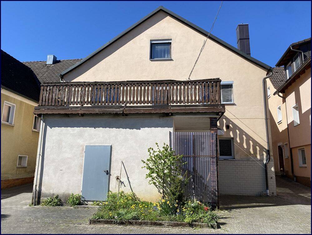 Großes Einfamilienhaus mit Scheune in Königstein