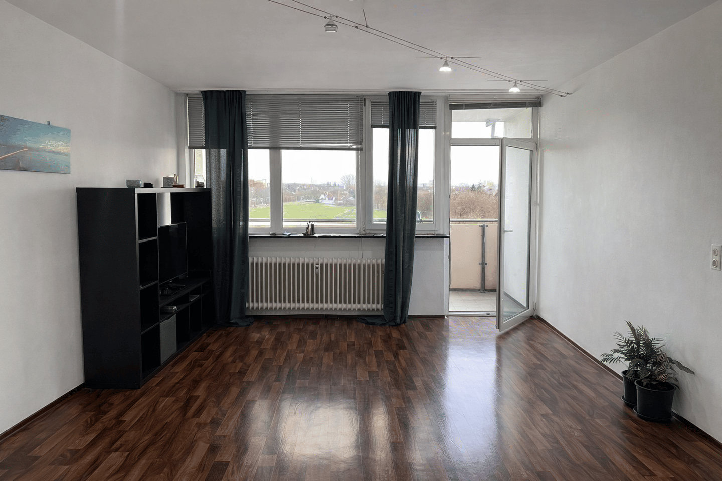 Bezugsfreie 2-Zimmer-Wohnung im 6. OG mit zwei großzügigen Südbalkonen in Erlangen-Alterlangen. – Erlangen – Bild 1 von 8