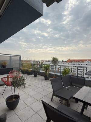 Über den Dächern von Fürth – 2-Zimmer-Wohnung mit 45 m² Süd-Dachterrasse, Klimaanlage & 2 Stellplätzen