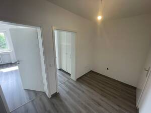 Renovierte Wohnung im 3. OG mit kleinem Balkon – 46117 Oberhausen – Vorschaubild 3