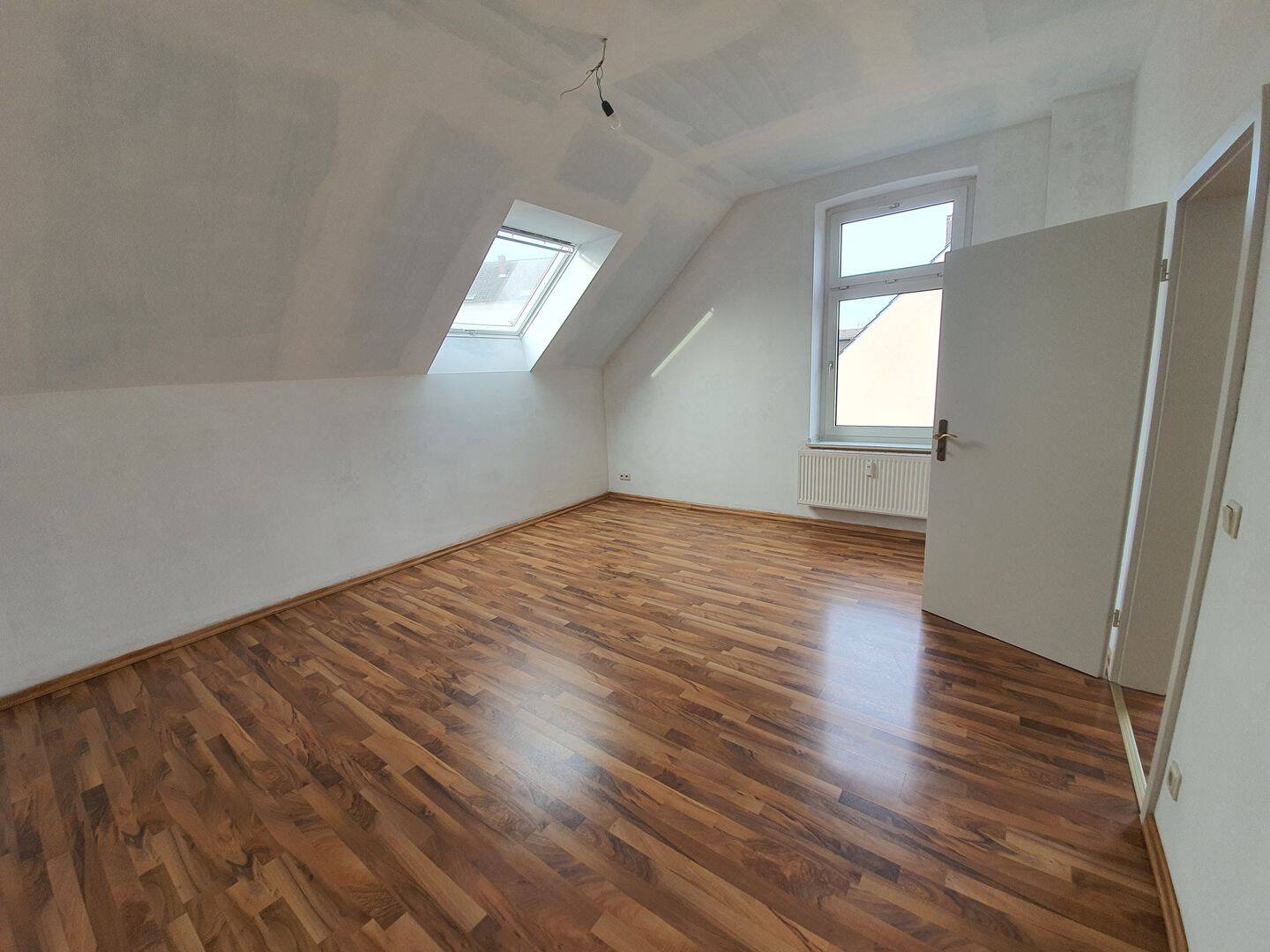 Helle Dachgeschosswohnung mit Klimaanlage – Duisburg – Vorschaubild 7