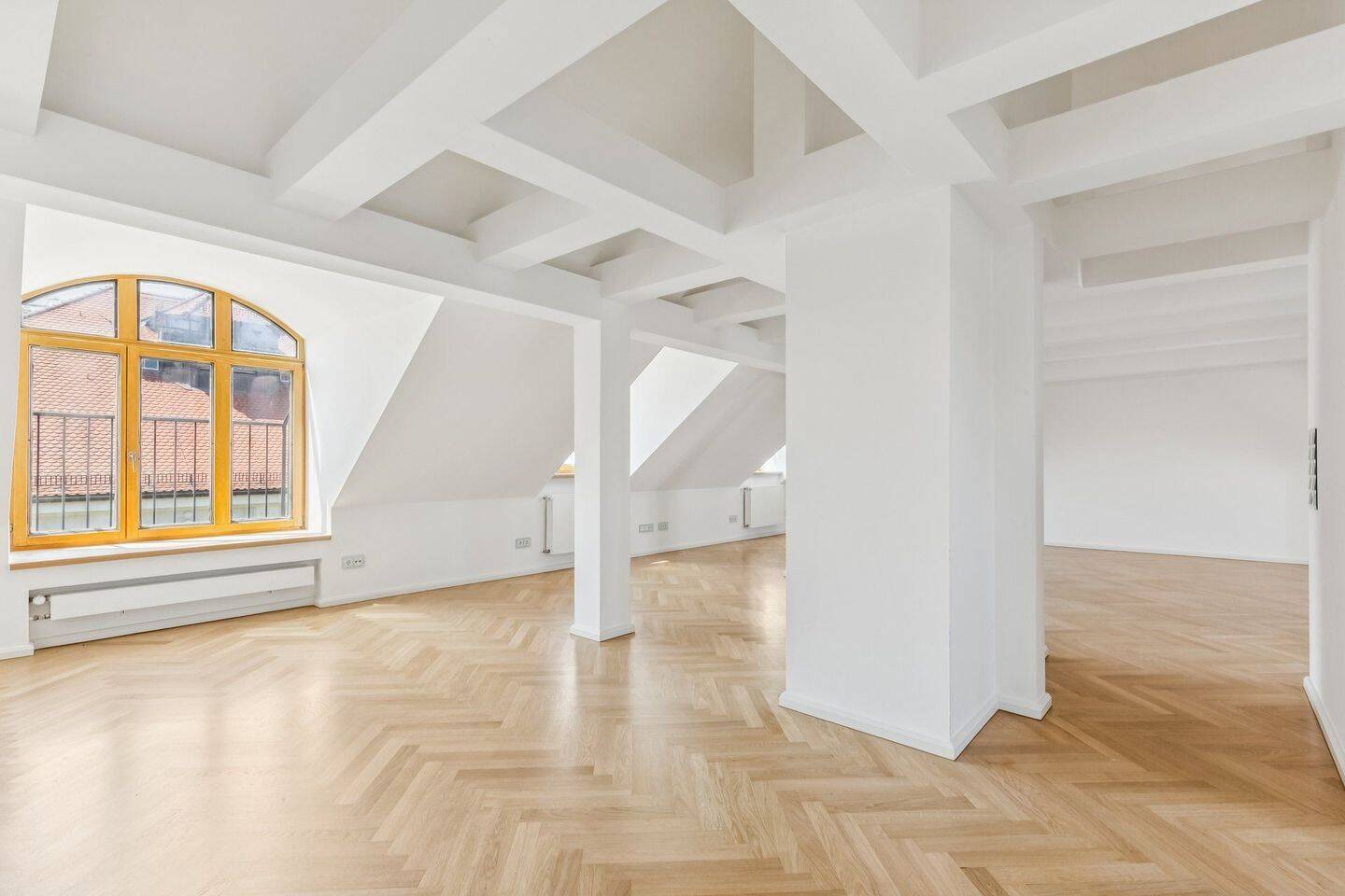 Lichtdurchflutetes Dachgeschossjuwel im Herzen der Maxvorstadt – München – Vorschaubild 2