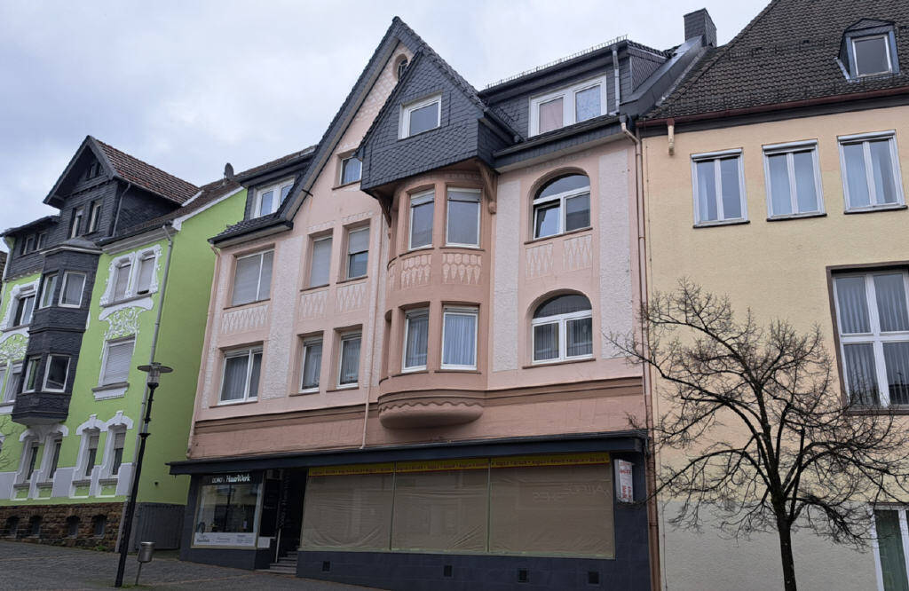 Wohn- und Geschäftshaus mit schönen Stil-Elementen in direkter Zentrumslage