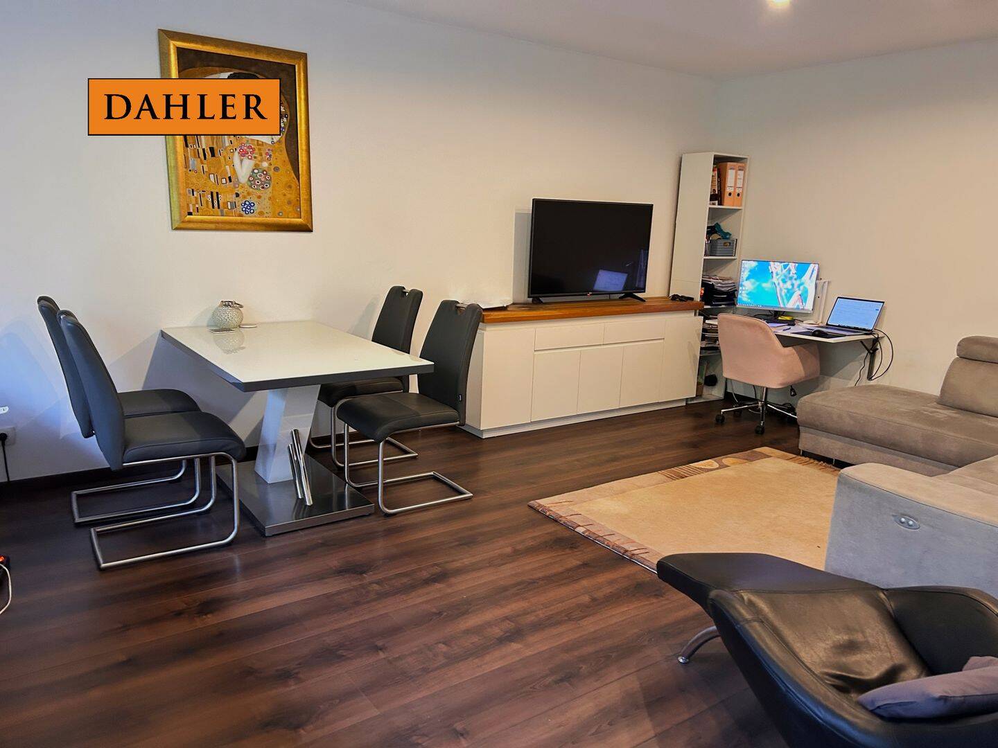 Äußerst zentrale 4-Zimmer-Wohnung mit Tiefgarage und Balkon – Augsburg – Vorschaubild 2