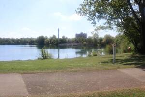 ++ WOHNEN KOMBINIERT MIT ERHOLUNG ++ TOLLE 3-ZIMMERWOHNUNG DIREKT AM LERCHENAUER SEE ++ – 80995 München – Vorschaubild 4
