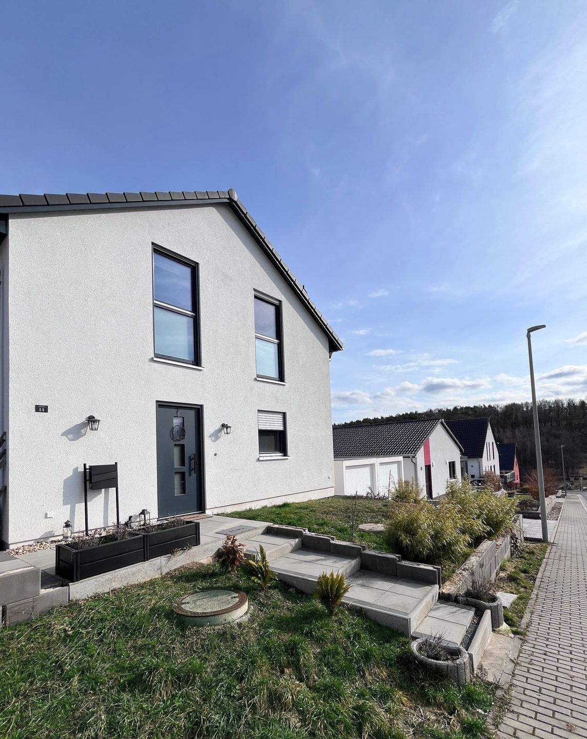 Familienfreundliches Haus mit Terrasse und großem Garten in Wachenroth – Wachenroth – Bild 1 von 9