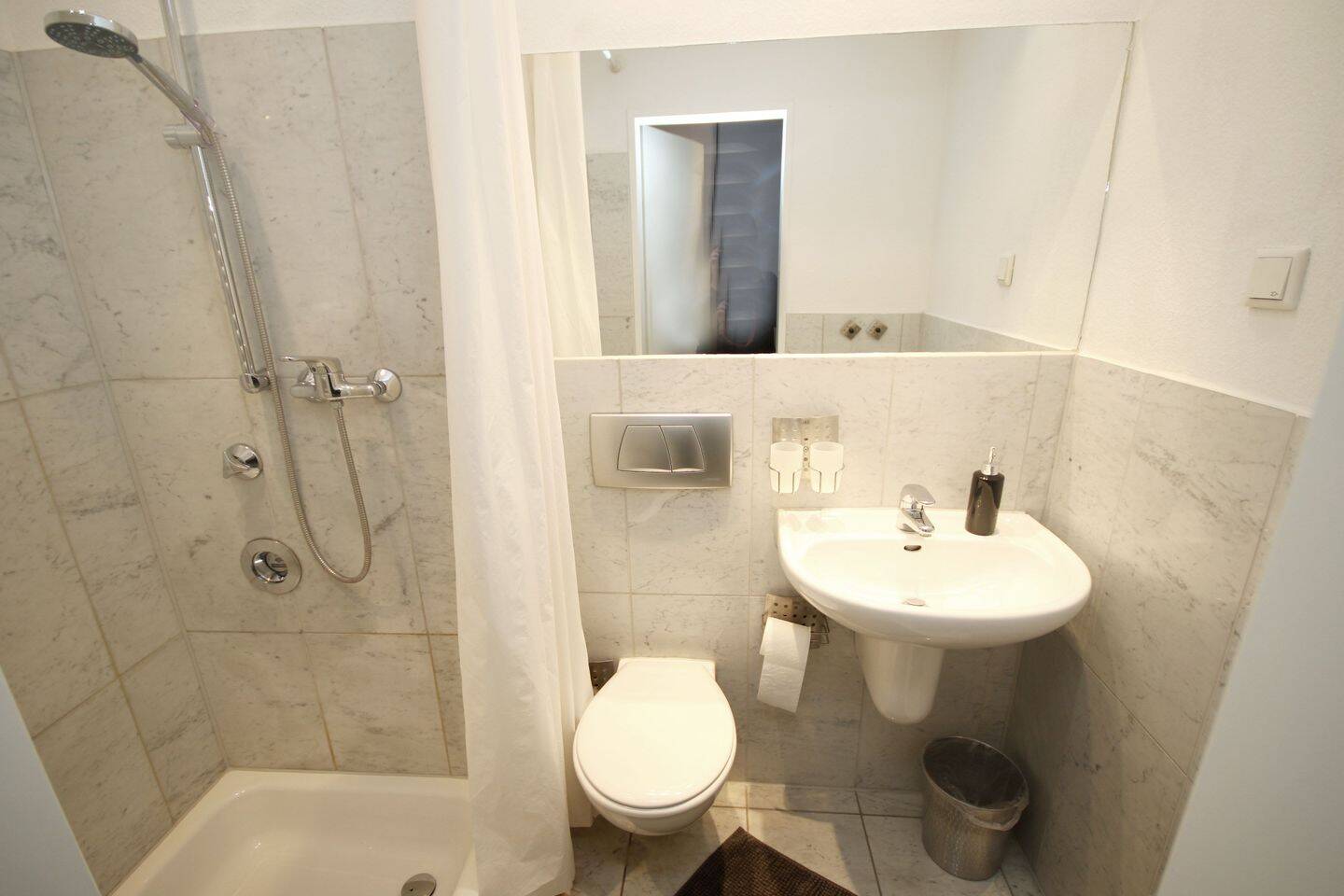 Möbliertes Appartement in der Innenstadt – Düsseldorf – Vorschaubild 7