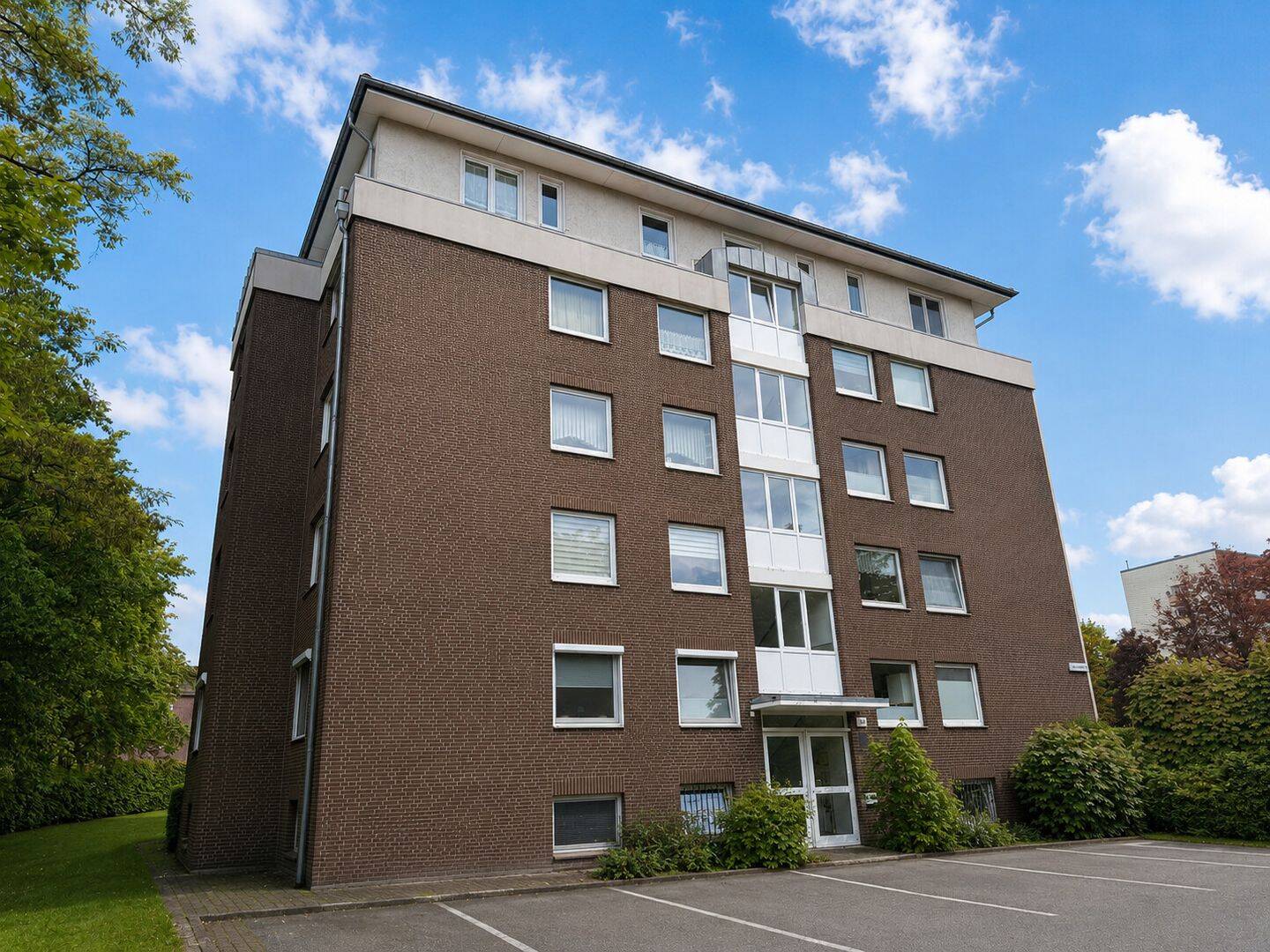 Moderne Dachgeschosswohnung mit großer Sonnenterrasse in Hamburg-Lohbrügge – Hamburg – Vorschaubild 2