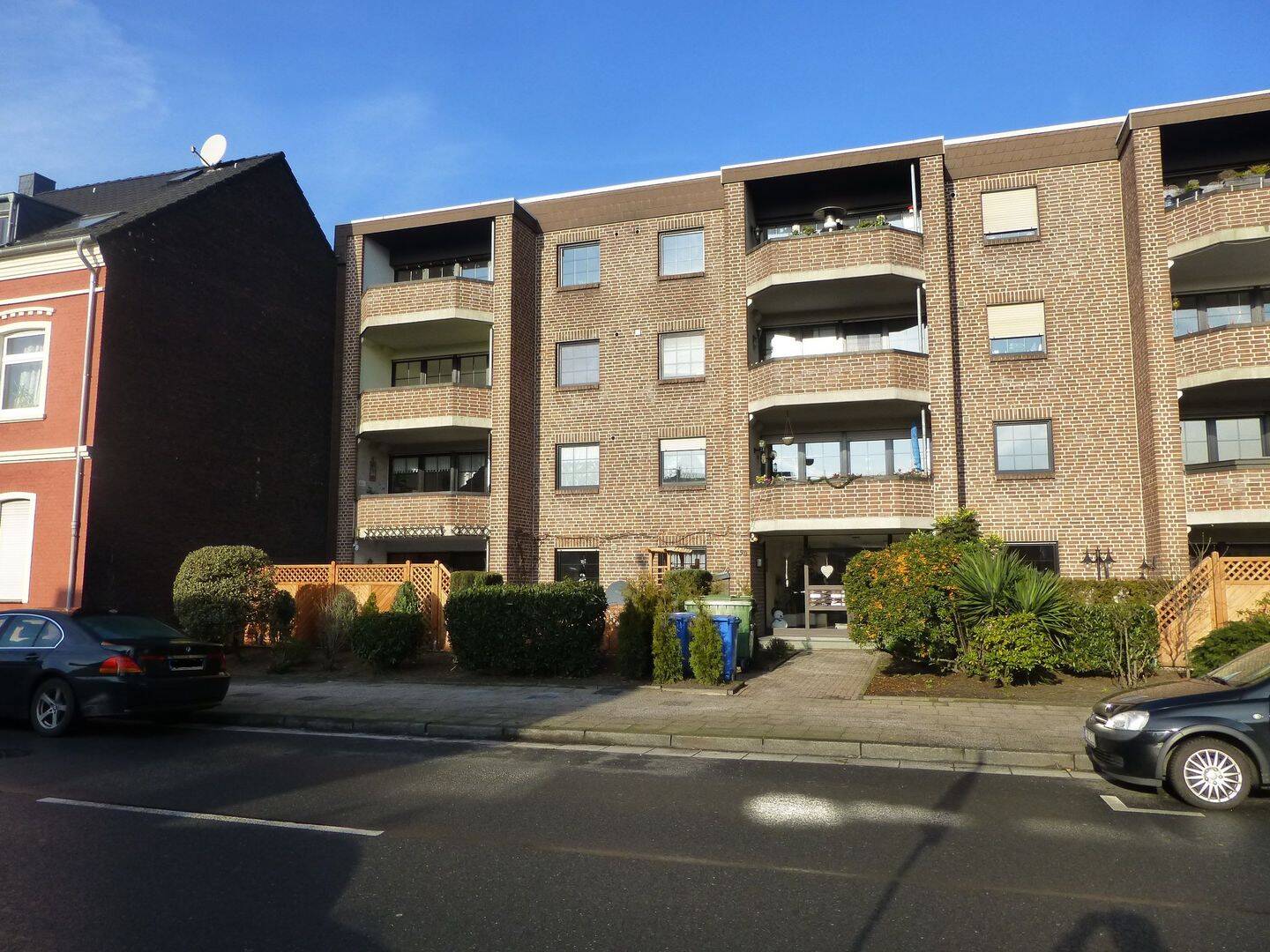 Helle, gemütliche 3,5 Zimmer Wohnung mit Balkon und Stellplatz in Buschhausen