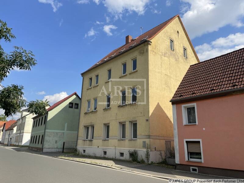 Kleines Mehrfamilienhaus in Riesa für 470 EUR/m² – Riesa – Bild 1 von 8