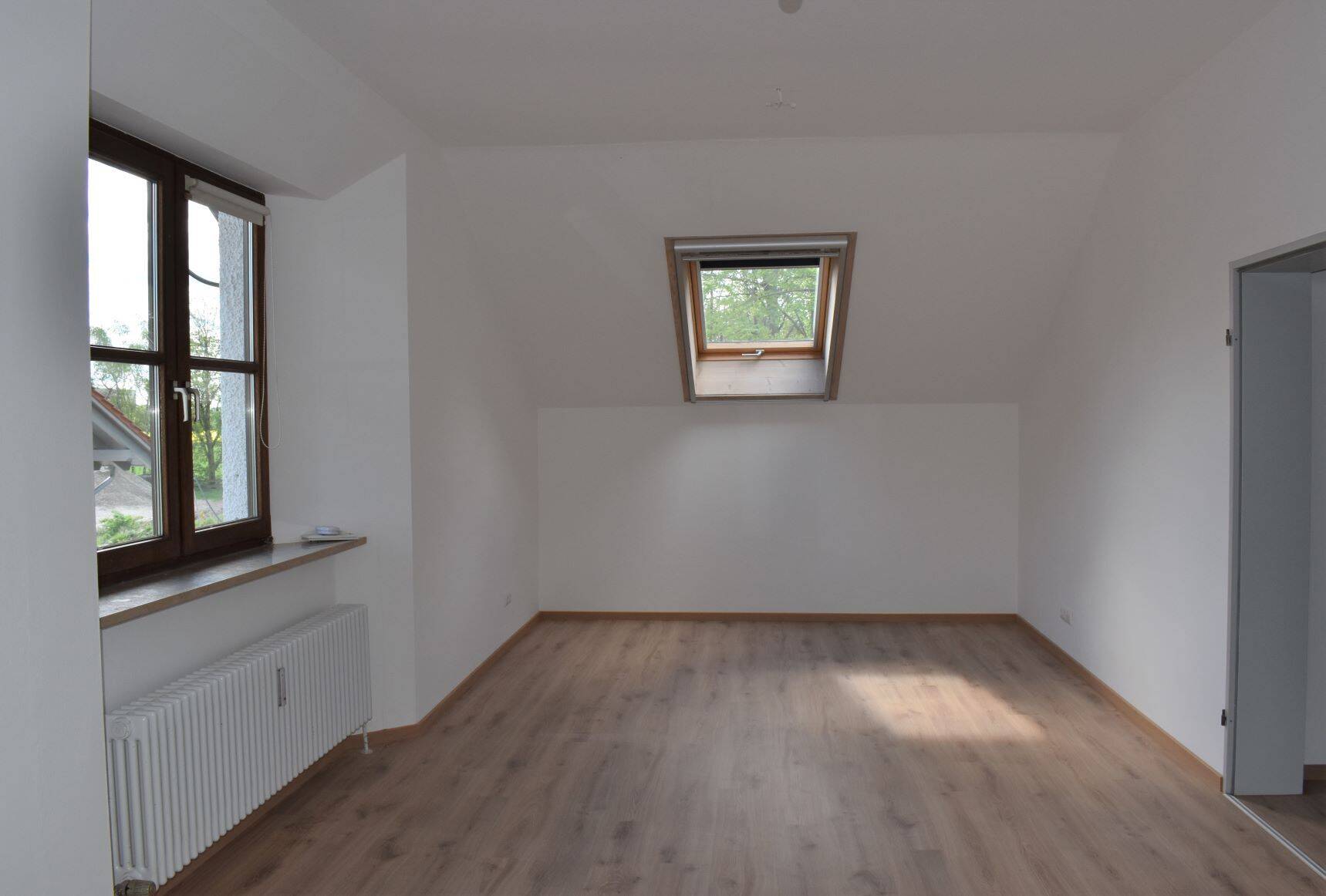 **2-Zimmer-Mansardenwohnung in Kirchheim** – Kirchheim bei München – Vorschaubild 2