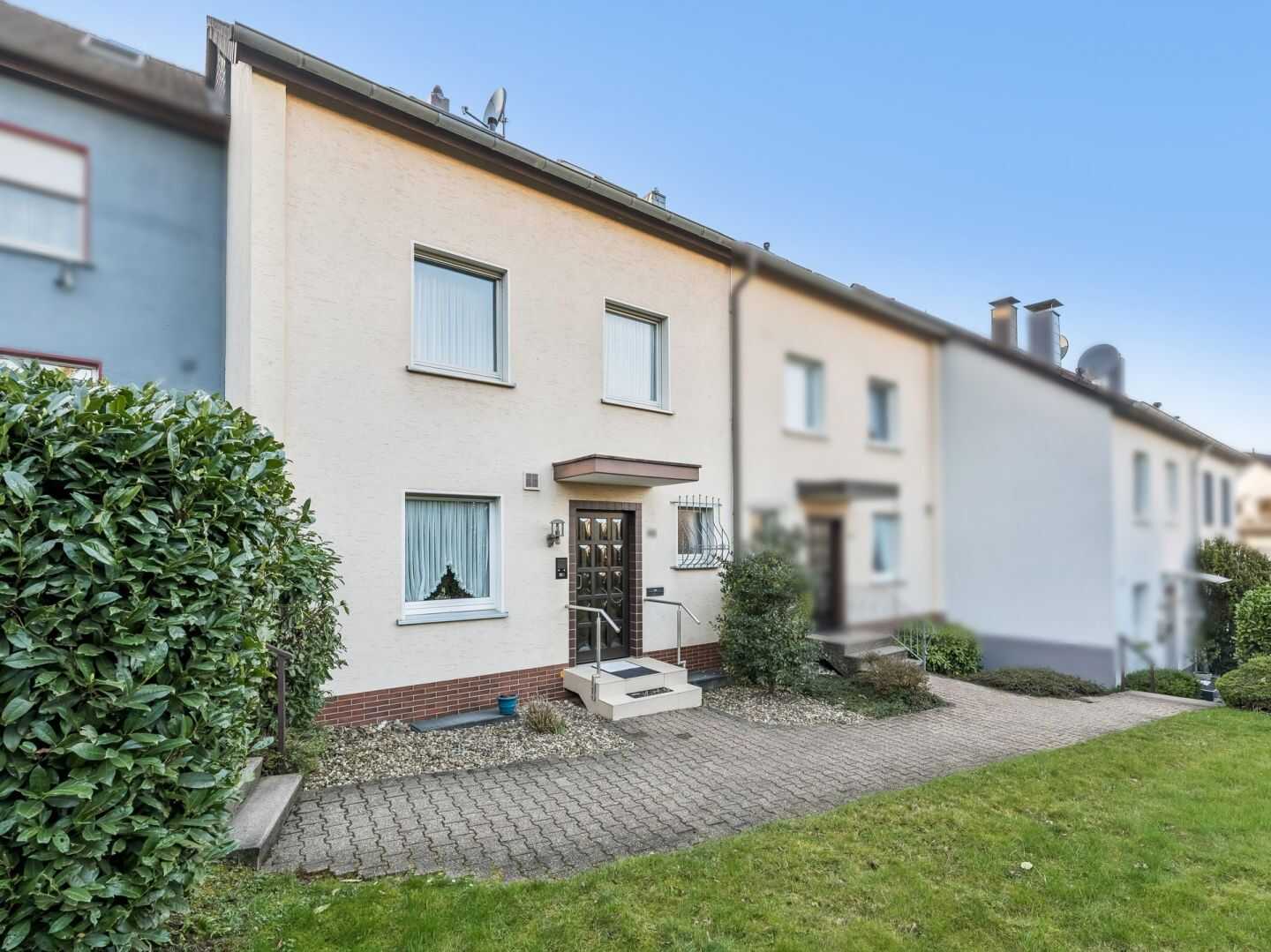 Attraktives Reihenhaus in Solingen Wald - 149 m² Wohnfläche, 2 Bäder und Garage - Voll unterkellert – Solingen – Vorschaubild 2
