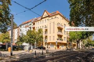 IMMOBERLIN.DE - Lichtdurchflutete Altbauwohnung mit Lift in sehr beliebter Lage – 10439 Berlin – Vorschaubild 1