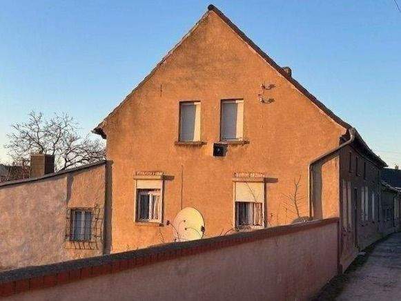 Stark sanierungsbedürftiges Haus auf 1.700 m² großen Grundstück im Zerbster / Ankuhn – Zerbst/Anhalt – Bild 1 von 7