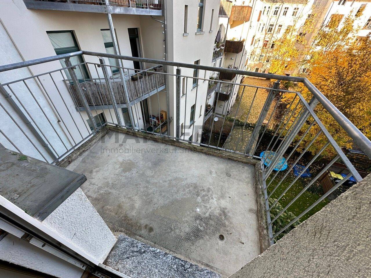 **Traumhafte 2 Raumwohnung mit Stellplatz, Einbauküche und Balkon in der Südvorstadt** – Leipzig – Vorschaubild 5