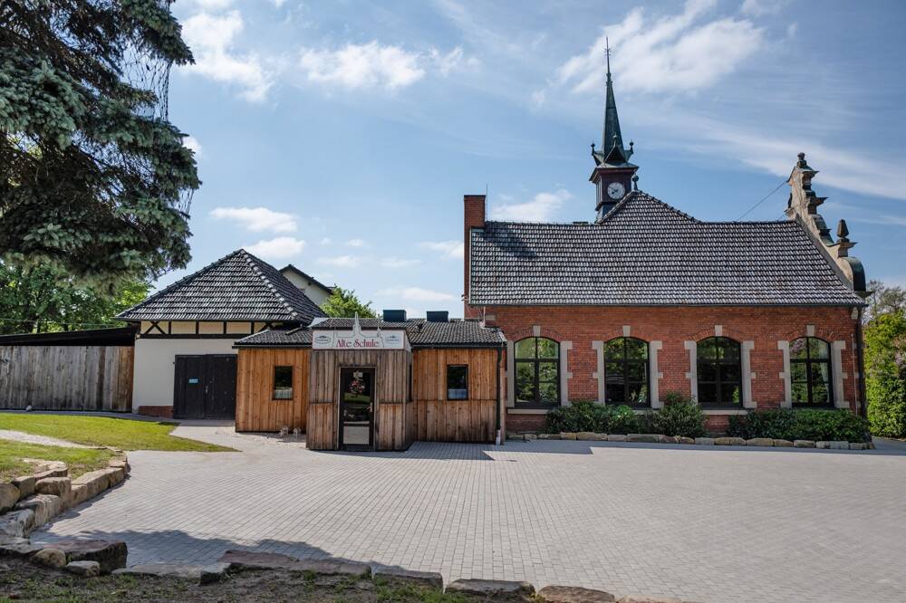 Liebevoll saniertes historisches Schulgebäude mit vielen Nutzungsmöglichkeiten in Rödental-STT – Rödental – Vorschaubild 3