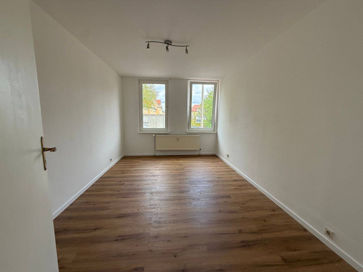 Ab sofort: Kleine 3-Zimmer-Wohnung, verkehrsgünstig und doch ruhig in Gostenhof gelegen – Nürnberg – Bild 1 von 7