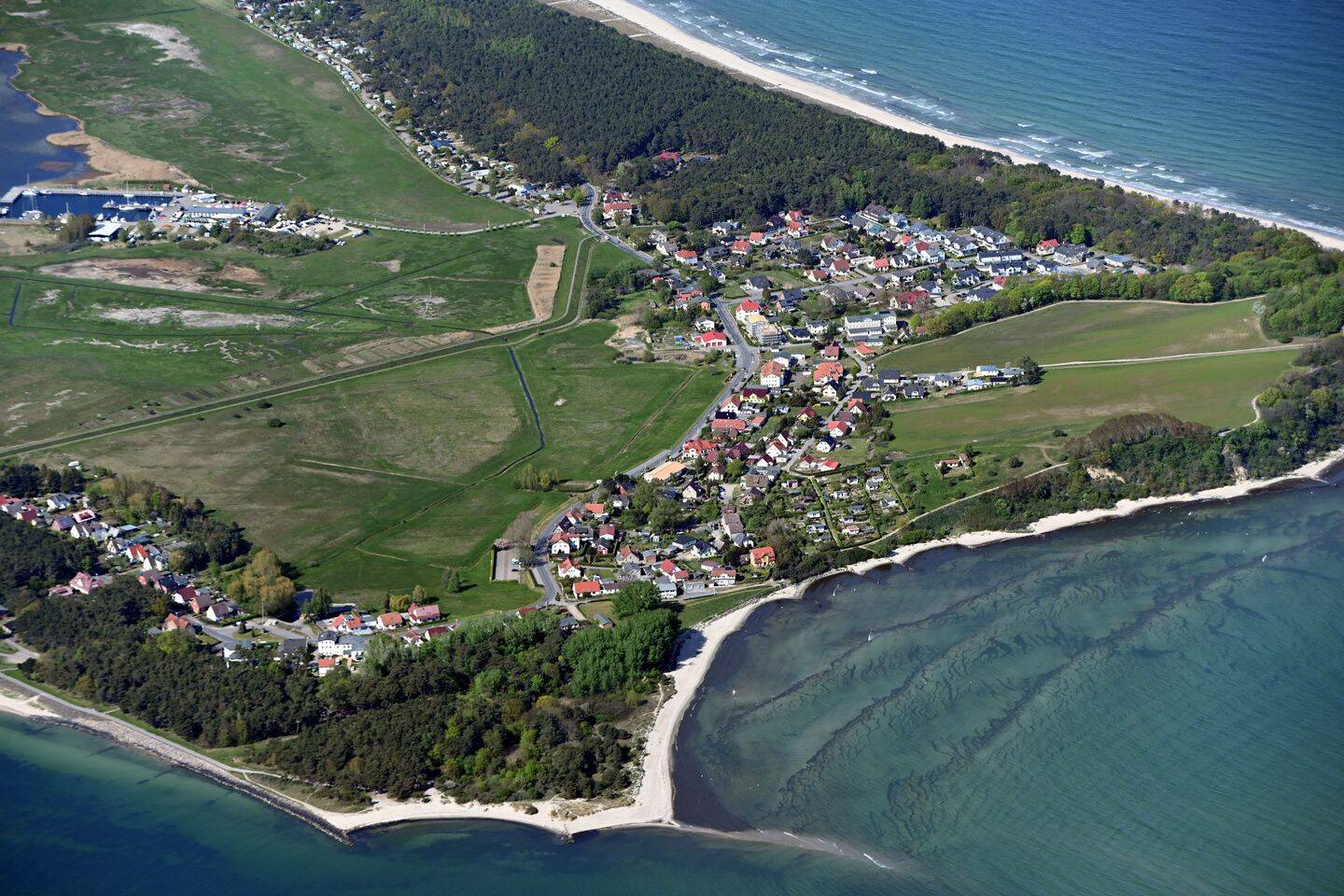 STRANDNAHES WOHNHAUS IN THIESSOW - AUF RÜGEN.... – Thiessow – Bild 1 von 9