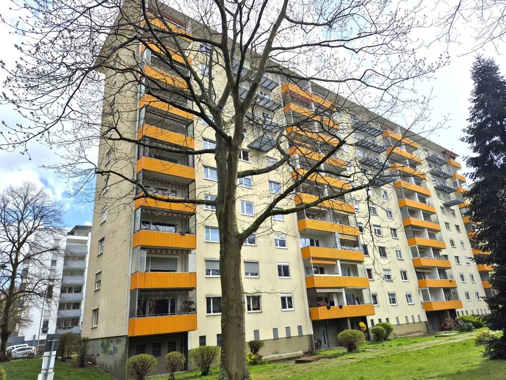 St. Johann, Preußenstraße: ETW 3 ZKB mit Balkon und Stellplatz