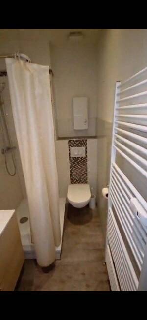 Schöne helle 2 Zimmerwohnung mit Stuckdecken – 46117 Duisburg – Vorschaubild 2