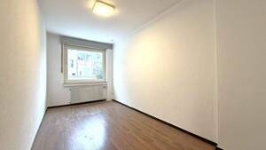 Modernisierte 3-Zimmer-Wohnung im Hochparterre mit zwei Stellplätzen in Duisburg-Hamborn! – 47166 Duisburg – Vorschaubild 3