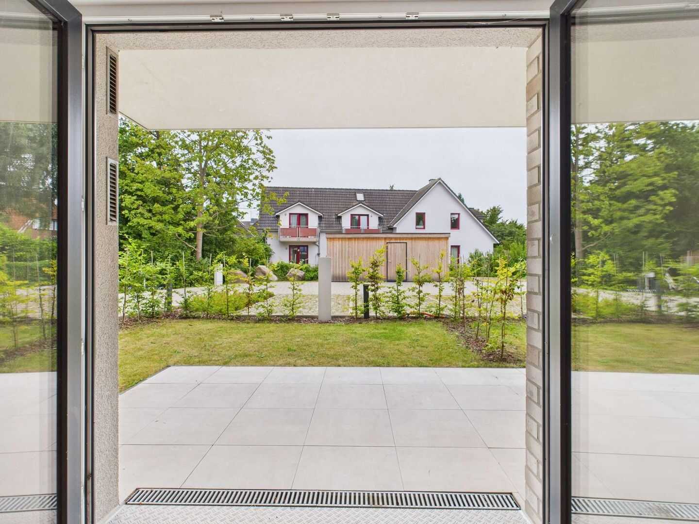 Einziehen oder vermieten? Gehobene 2-Zimmer-Wohnung mit Terrasse und Garten – Lübeck – Vorschaubild 3
