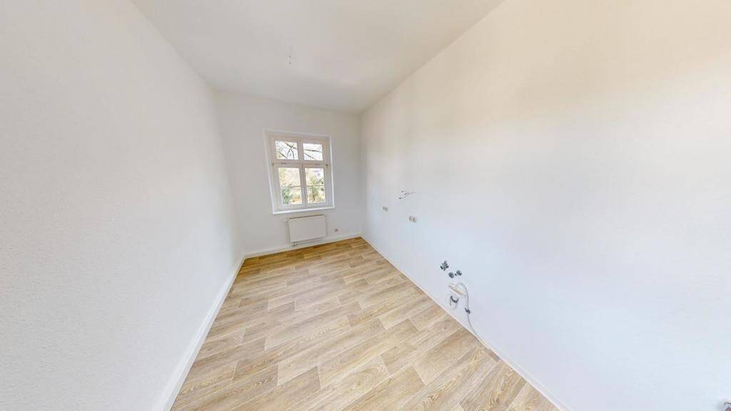 3-Raum-Altbauwohnung mit Tageslichtbad – Chemnitz – Vorschaubild 2