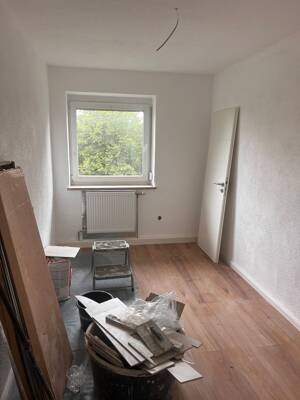 4-Zimmer-Wohnung mit Balkon, 74 m² – Nähe Hauptbahnhof Ingolstadt Kernsaniert & großzügig: 4-Zimmer-Wohnung für Projektteams/Familien – 85053 Ingolstadt – Vorschaubild 2