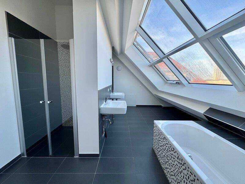 Einzigartige 2,5-Zimmer-Penthousewohnung im Dachgeschoss mit hochwertiger Einbauküche und zwei großen Terrassen – Leipzig – Vorschaubild 9