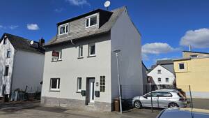 Zweifamilienhaus mit großem Potenzial für Eigennutzer und Kapitalanleger