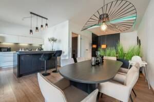 Bezugsfreie Erdgeschosswohnung mit Weserblick in 1. Reihe - aktuell Ferienwohnung