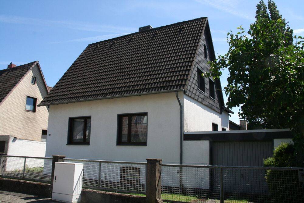 Charmantes Einfamilienhaus mit Garage und großzügigem Garten ... !!! – Hannover – Vorschaubild 2