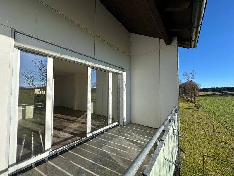 2. OG / 3,5 Zimmer mit Balkon (frisch saniert)