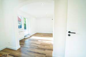 Stilvolle Erdgeschosswohnung mit großem Garten, Terrasse & Wintergarten - Erstbezug nach Sanierung – 90768 Fürth – Vorschaubild 8