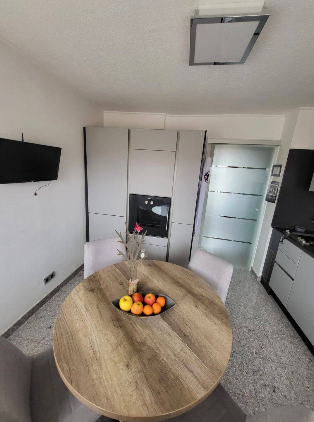 2 Zimmer Wohnung, Bauernfeindstrasse , ohne Makler , zum Selbstwohnen oder Vermieten. – Nürnberg – Bild 1 von 9