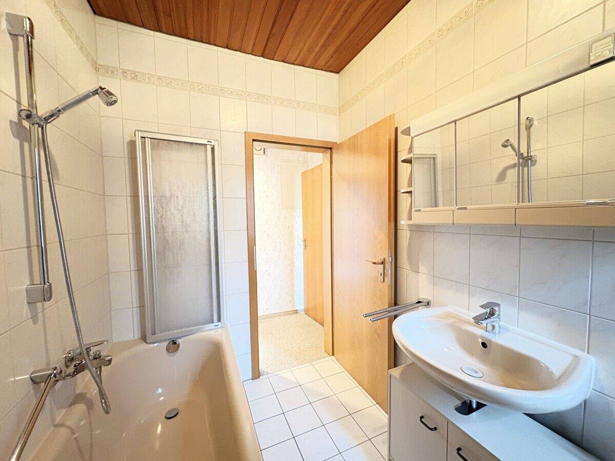 Charmantes Wohnhaus mit drei Einheiten und zwei Einzelgaragen in Eibach – Nürnberg – Vorschaubild 7