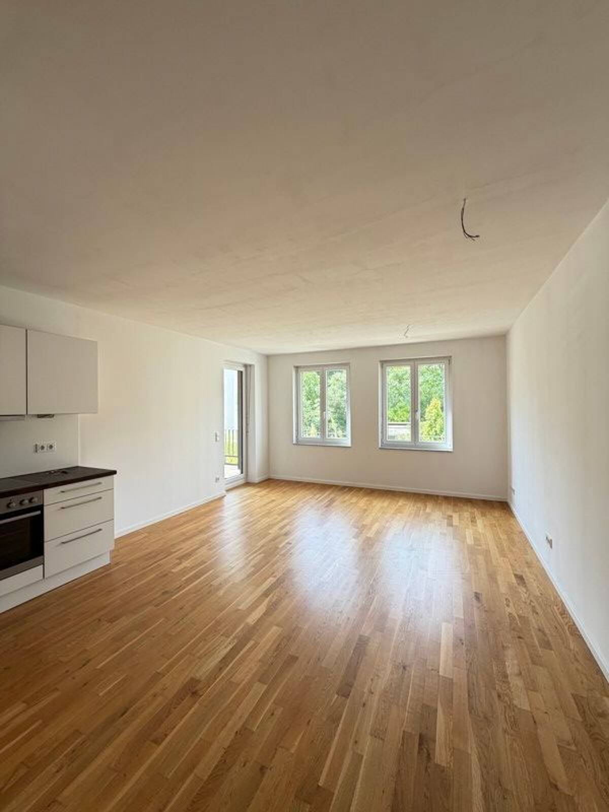 Geräumige 2-Zimmer-Wohnung mit Einbauküche, Balkon und Duschbad – 1067 Dresden – Bild 1 von 9